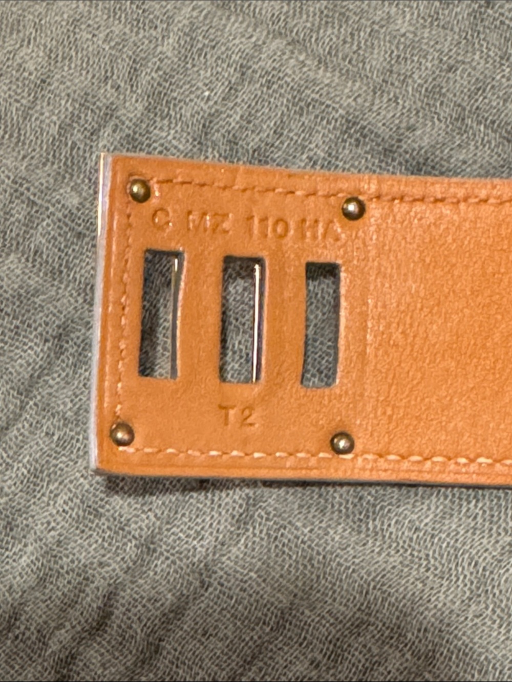 Hermès Kelly Dog bracelet cream leather Gold-Tone H Hardware - Picture 3 of 8